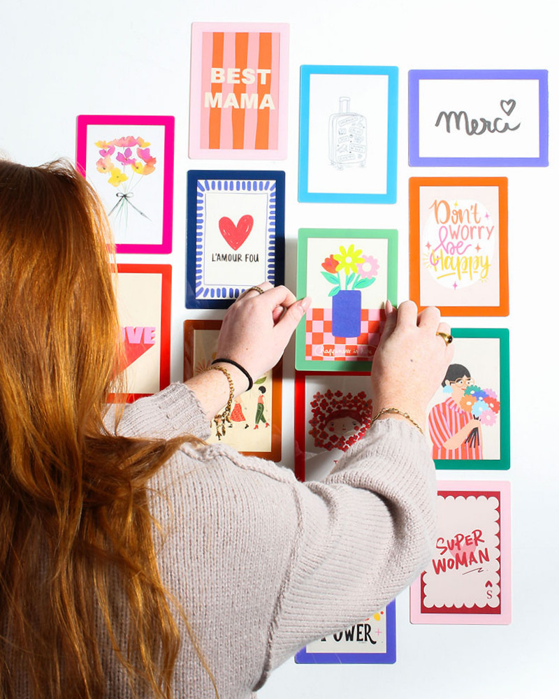 composition murale avec cartes postales et cadres SlimPYX