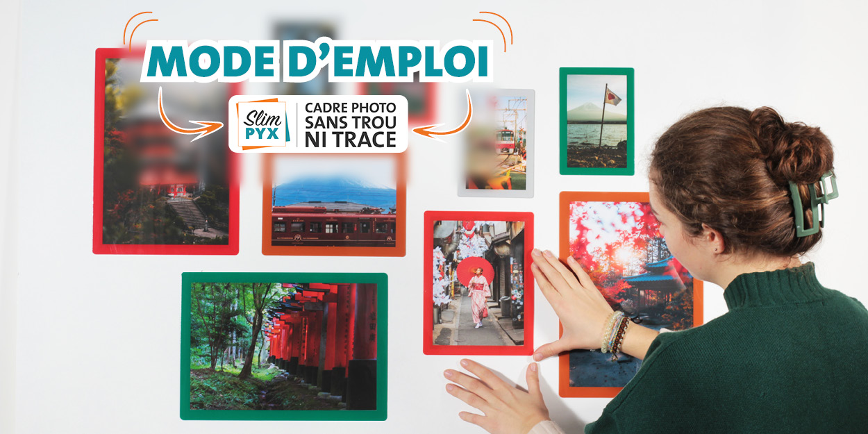 Mode d'emploi SlimPYX - comment poser son cadre. Photo d'une composition sur le Japon colorée avec du vert émeraude, du rouge, du terracotta et de l'argenté. Une femme vient poser le dernier cadre au milieu de la composition